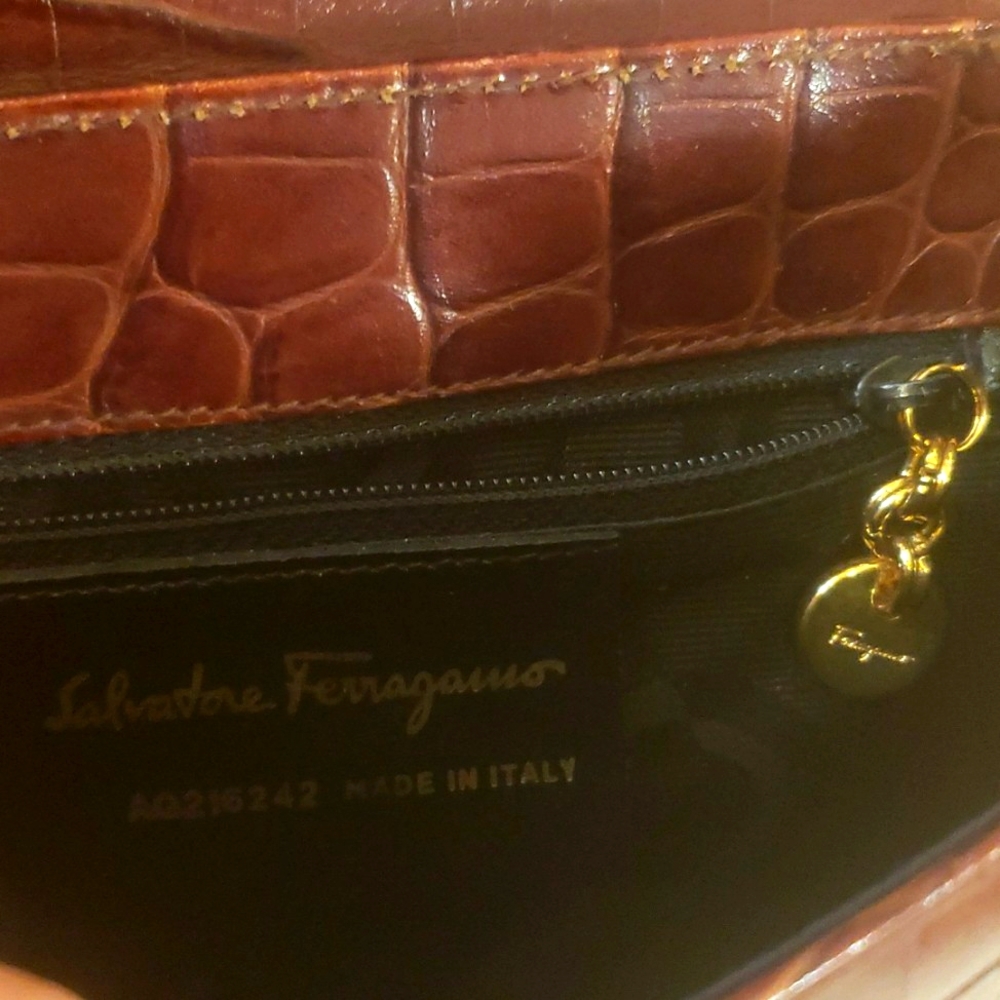 COPY - VINTAGE Salvatore Ferragamo Embossed Made In Italy Purse - Picture 9 of 16
